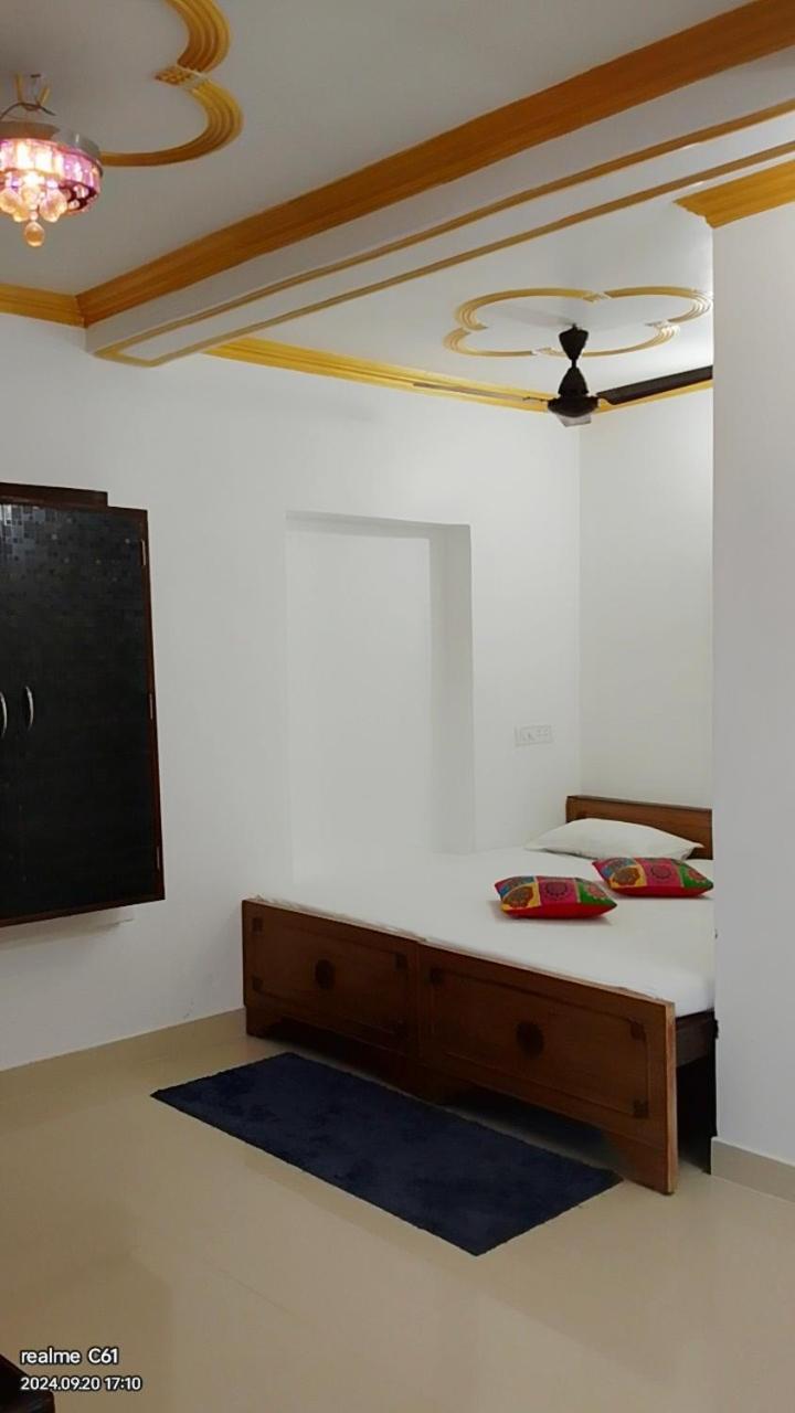 ורנאסי Ganga Paying Guest House חדר תמונה